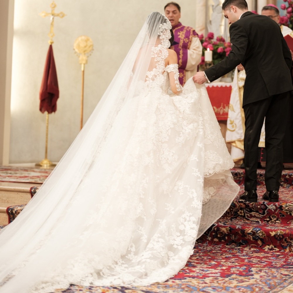 Monique Lhuillier Custom Gianna Wedding Dress-Worn Once, Professionally Cleaned - Picture 4 of 16